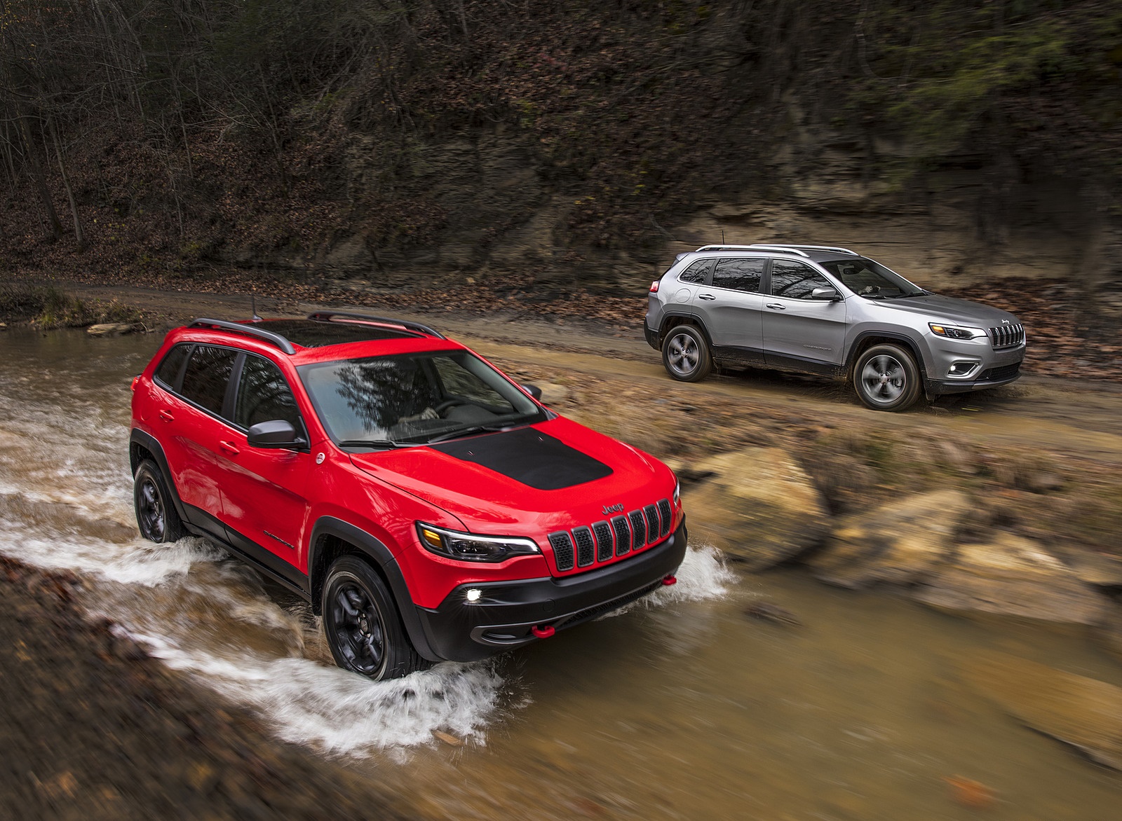 2019 Jeep Cherokee Trailhawk and Cherokee Limited Front Three-Quarter Wallpapers #26 of 75