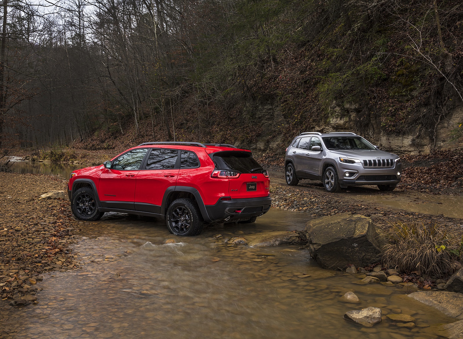 2019 Jeep Cherokee Trailhawk and Cherokee Limited Rear Three-Quarter Wallpapers #25 of 75