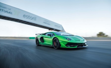 2019 Lamborghini Aventador SVJ Front Three-Quarter Wallpapers 450x275 (2)