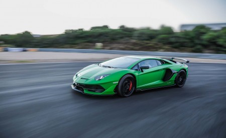 2019 Lamborghini Aventador SVJ Front Three-Quarter Wallpapers 450x275 (3)