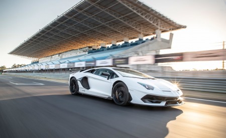 2019 Lamborghini Aventador SVJ Front Three-Quarter Wallpapers 450x275 (220)