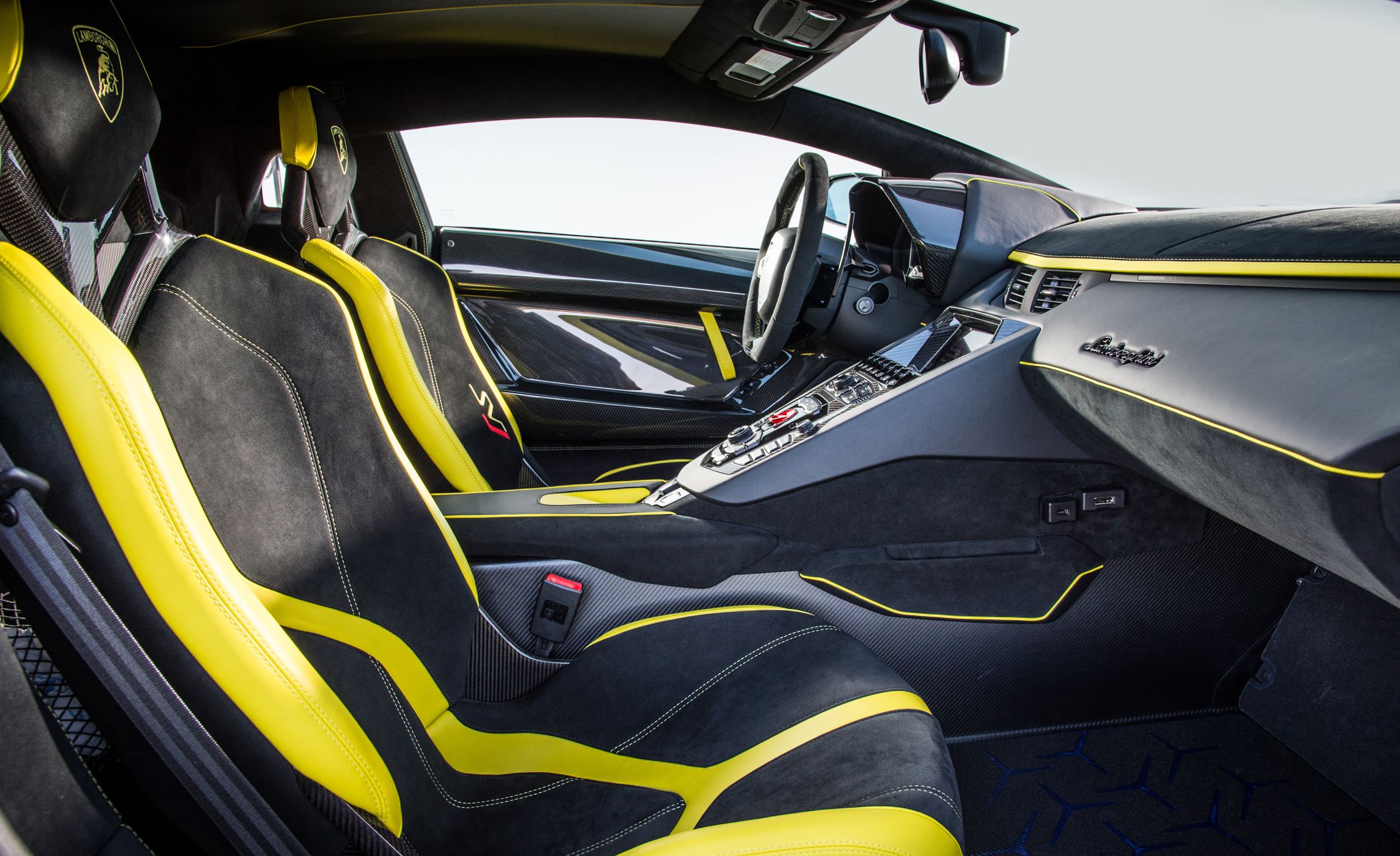 2019 Lamborghini Aventador SVJ Interior Detail Wallpapers #108 of 241