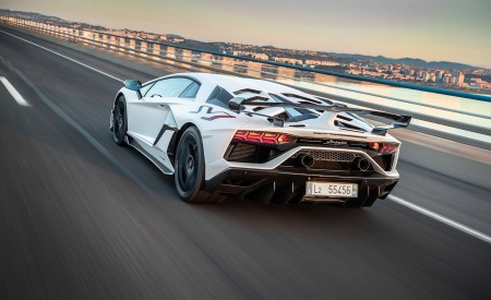 2019 Lamborghini Aventador SVJ Rear Three-Quarter Wallpapers 450x275 (128)