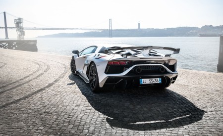 2019 Lamborghini Aventador SVJ Rear Three-Quarter Wallpapers 450x275 (135)