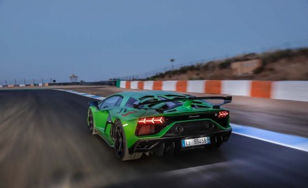 2019 Lamborghini Aventador SVJ Rear Three-Quarter Wallpapers 450x275 (7)