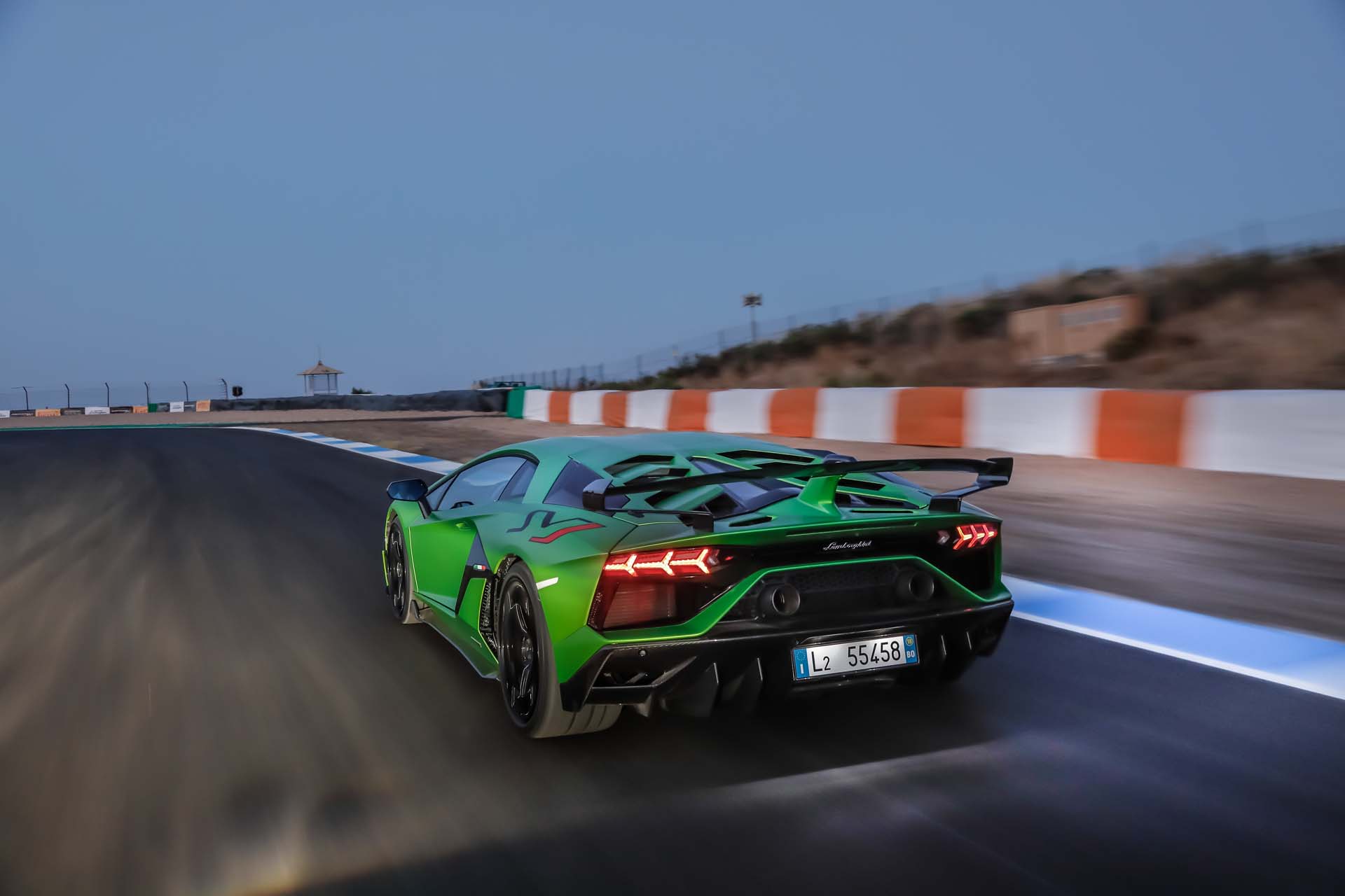 2019 Lamborghini Aventador SVJ Rear Three-Quarter Wallpapers (7)