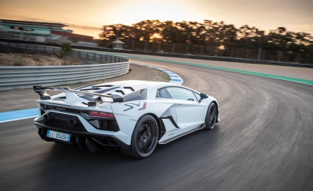 2019 Lamborghini Aventador SVJ Rear Three-Quarter Wallpapers 450x275 (222)