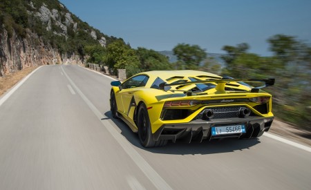 2019 Lamborghini Aventador SVJ Rear Three-Quarter Wallpapers 450x275 (201)