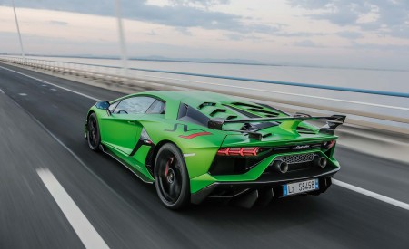 2019 Lamborghini Aventador SVJ Rear Three-Quarter Wallpapers 450x275 (47)