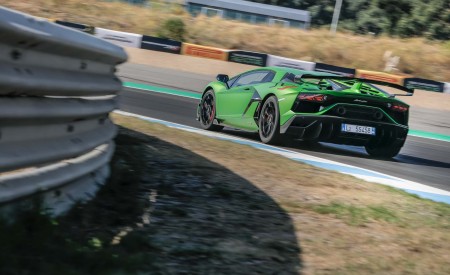 2019 Lamborghini Aventador SVJ Rear Three-Quarter Wallpapers 450x275 (38)