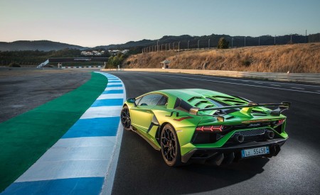 2019 Lamborghini Aventador SVJ Rear Three-Quarter Wallpapers 450x275 (30)