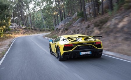 2019 Lamborghini Aventador SVJ Rear Three-Quarter Wallpapers 450x275 (208)