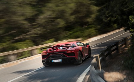 2019 Lamborghini Aventador SVJ Rear Three-Quarter Wallpapers 450x275 (189)