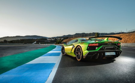 2019 Lamborghini Aventador SVJ Rear Three-Quarter Wallpapers 450x275 (154)