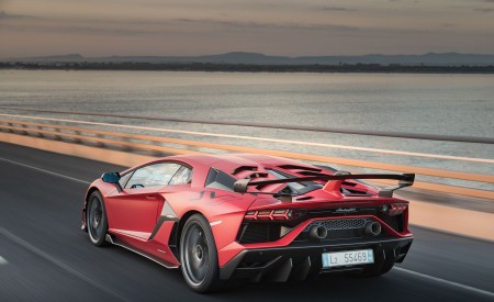 2019 Lamborghini Aventador SVJ Rear Three-Quarter Wallpapers 450x275 (116)