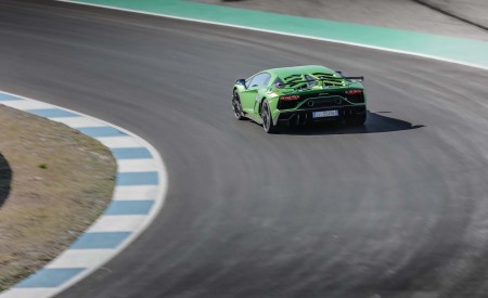 2019 Lamborghini Aventador SVJ Rear Three-Quarter Wallpapers 450x275 (40)