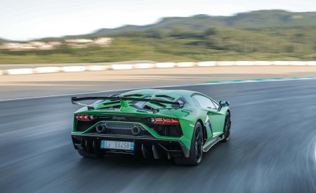 2019 Lamborghini Aventador SVJ Rear Three-Quarter Wallpapers 450x275 (20)