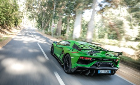 2019 Lamborghini Aventador SVJ Rear Three-Quarter Wallpapers 450x275 (146)