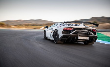 2019 Lamborghini Aventador SVJ Rear Three-Quarter Wallpapers 450x275 (224)