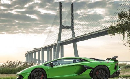 2019 Lamborghini Aventador SVJ Side Wallpapers 450x275 (55)