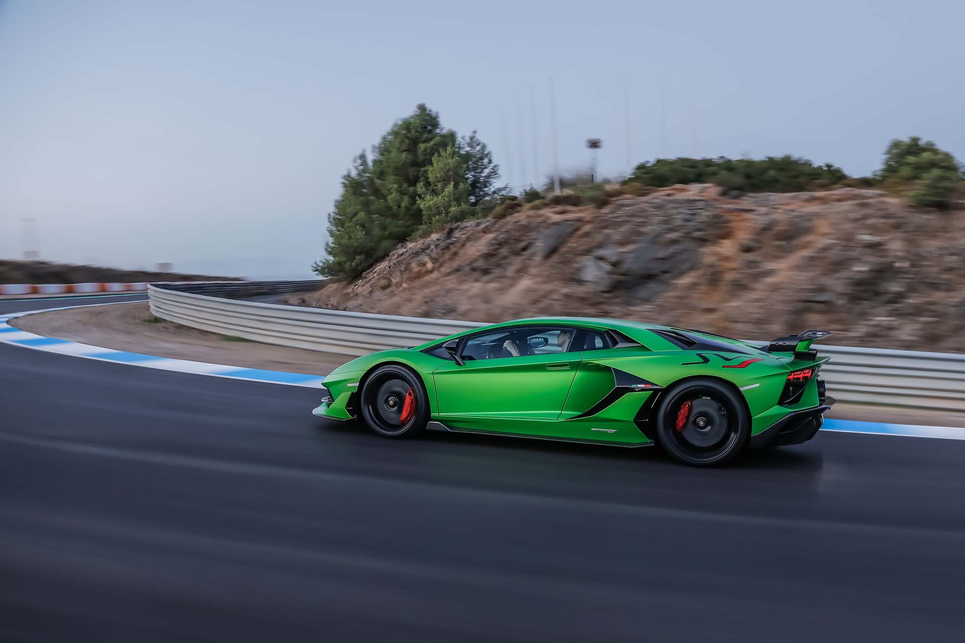 2019 Lamborghini Aventador SVJ Side Wallpapers (10)