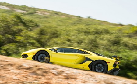 2019 Lamborghini Aventador SVJ Side Wallpapers 450x275 (212)