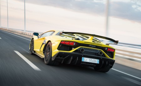 2019 Lamborghini Aventador SVJ Tailpipe Wallpapers 450x275 (93)