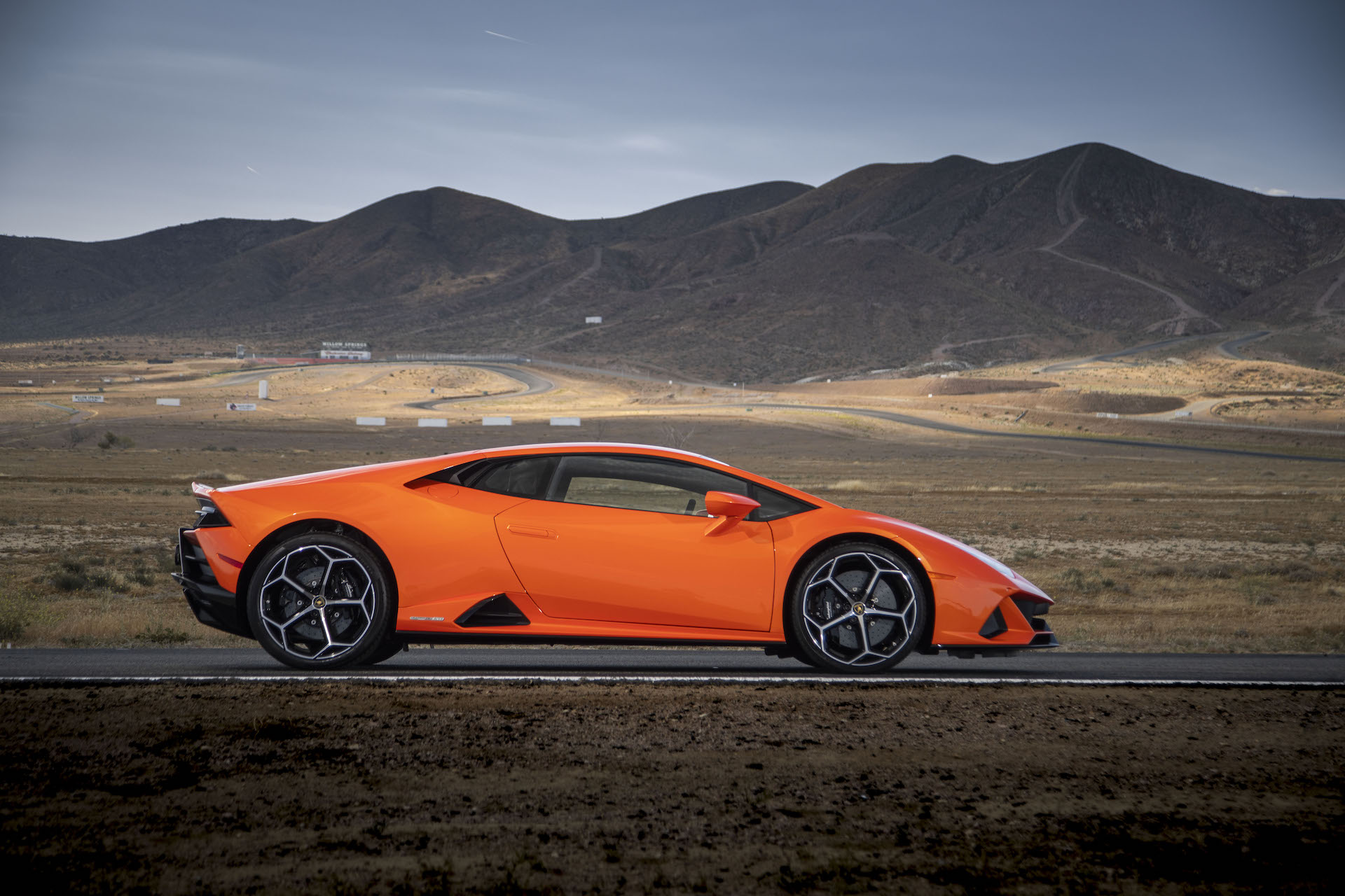 2019 Lamborghini Huracán EVO (Color: Orange) Side Wallpapers #36 of 177