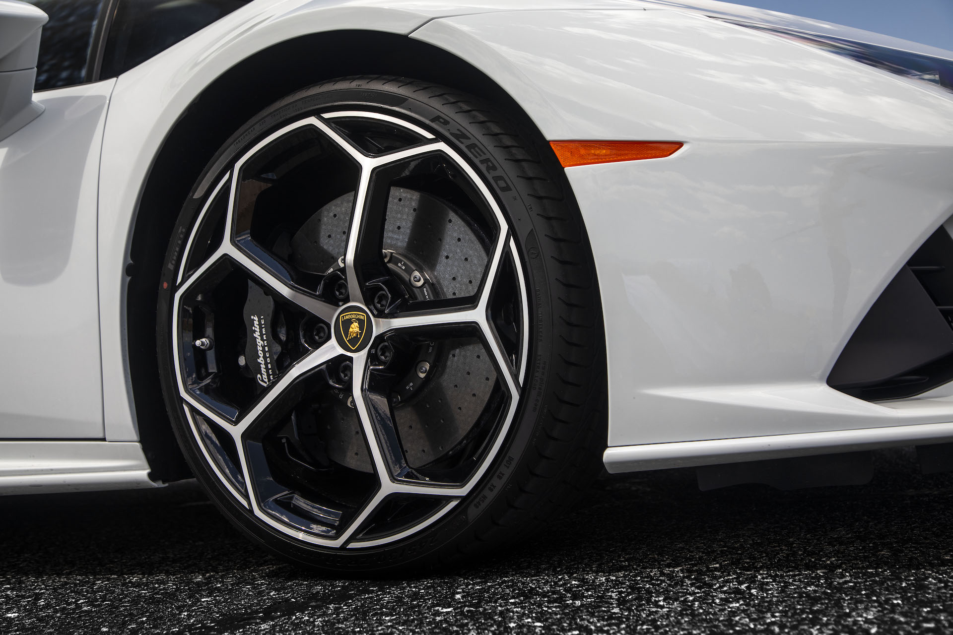2019 Lamborghini Huracán EVO (Color: White) Wheel Wallpapers #37 of 177