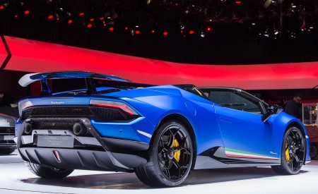 2019 Lamborghini Huracán Performante Spyder Rear Three-Quarter Wallpapers 450x275 (90)