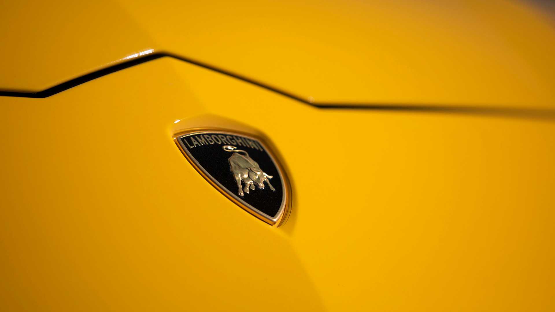 2019 Lamborghini Urus Badge Wallpapers #23 of 195