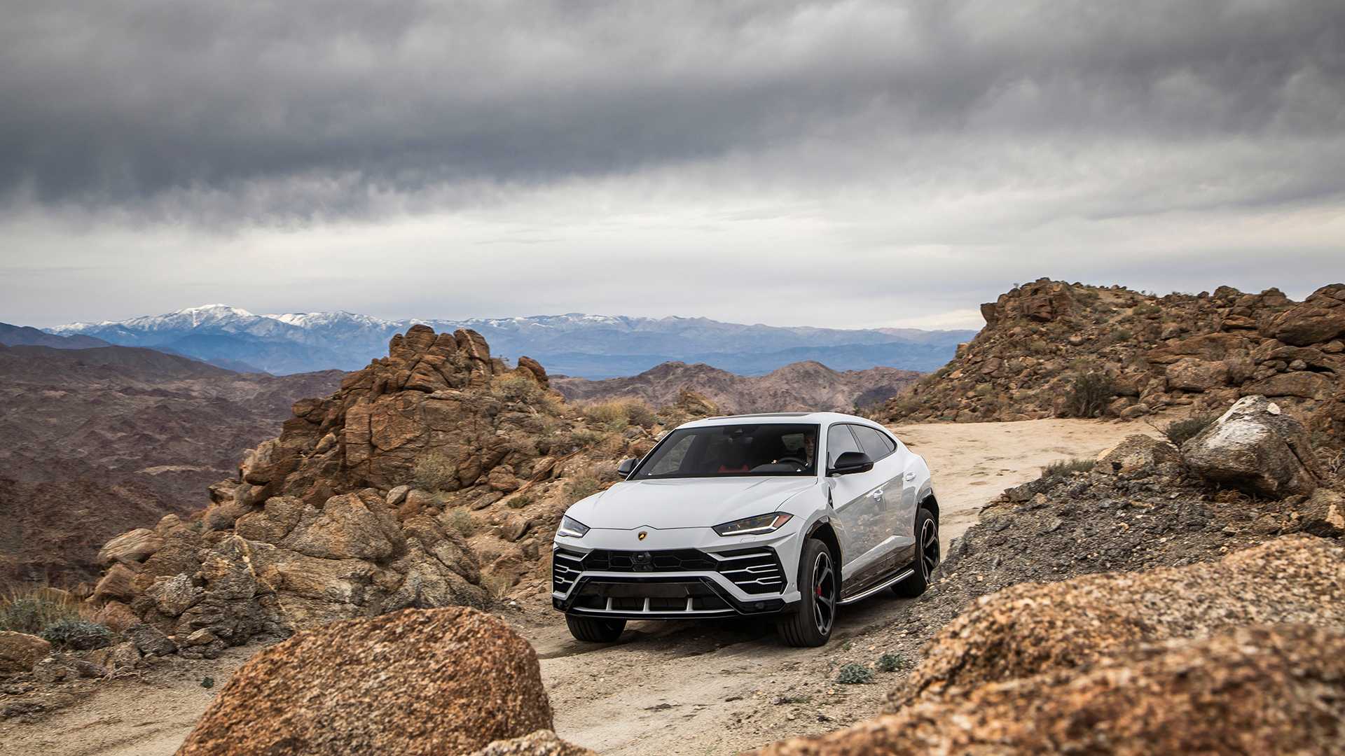 2019 Lamborghini Urus Front Three-Quarter Wallpapers #67 of 195