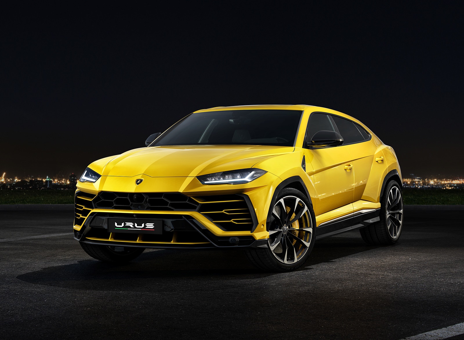 2019 Lamborghini Urus Front Wallpapers #151 of 195
