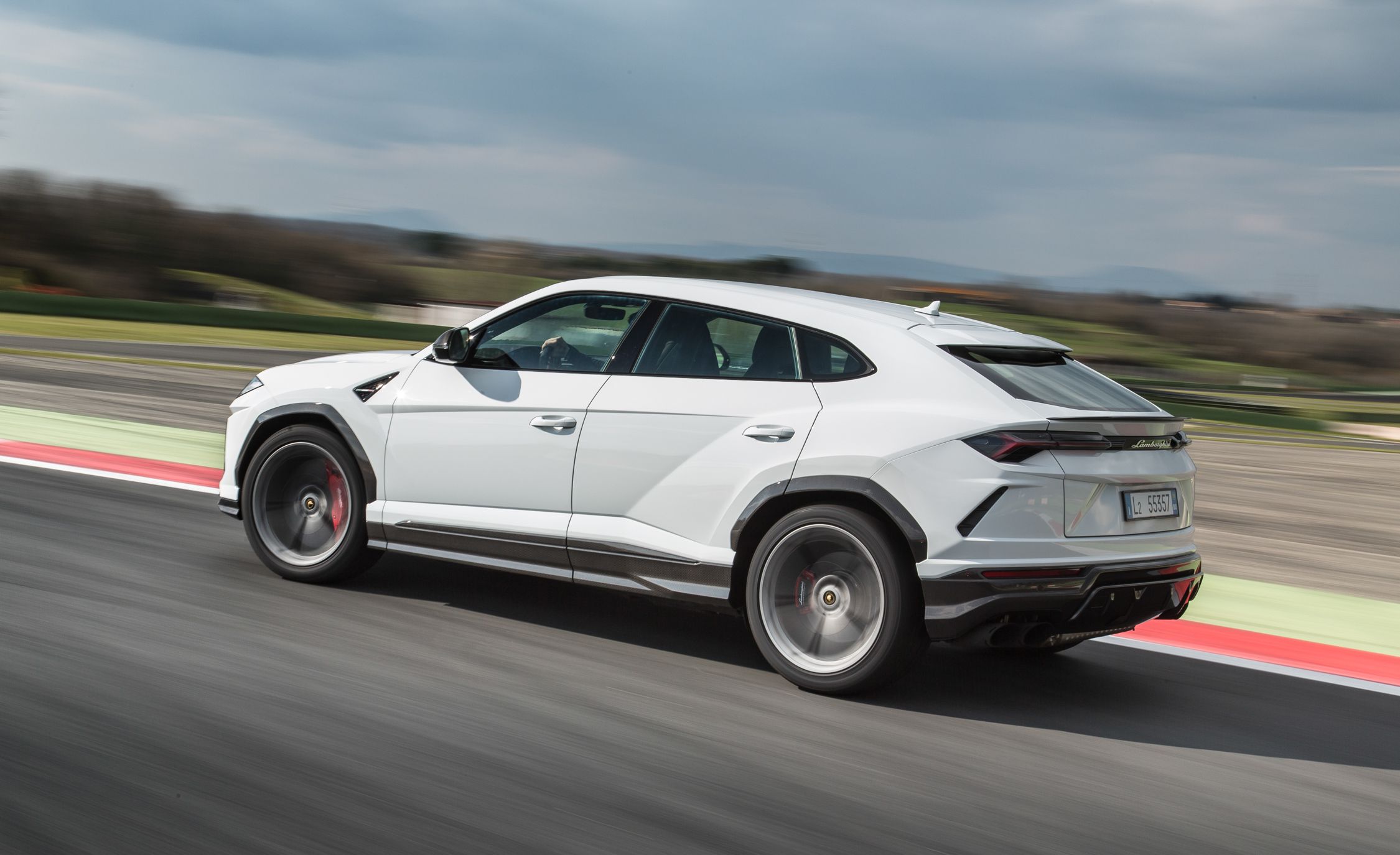 2019 Lamborghini Urus Rear Three-Quarter Wallpapers #39 of 195