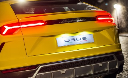 2019 Lamborghini Urus Rear Wallpapers 450x275 (168)