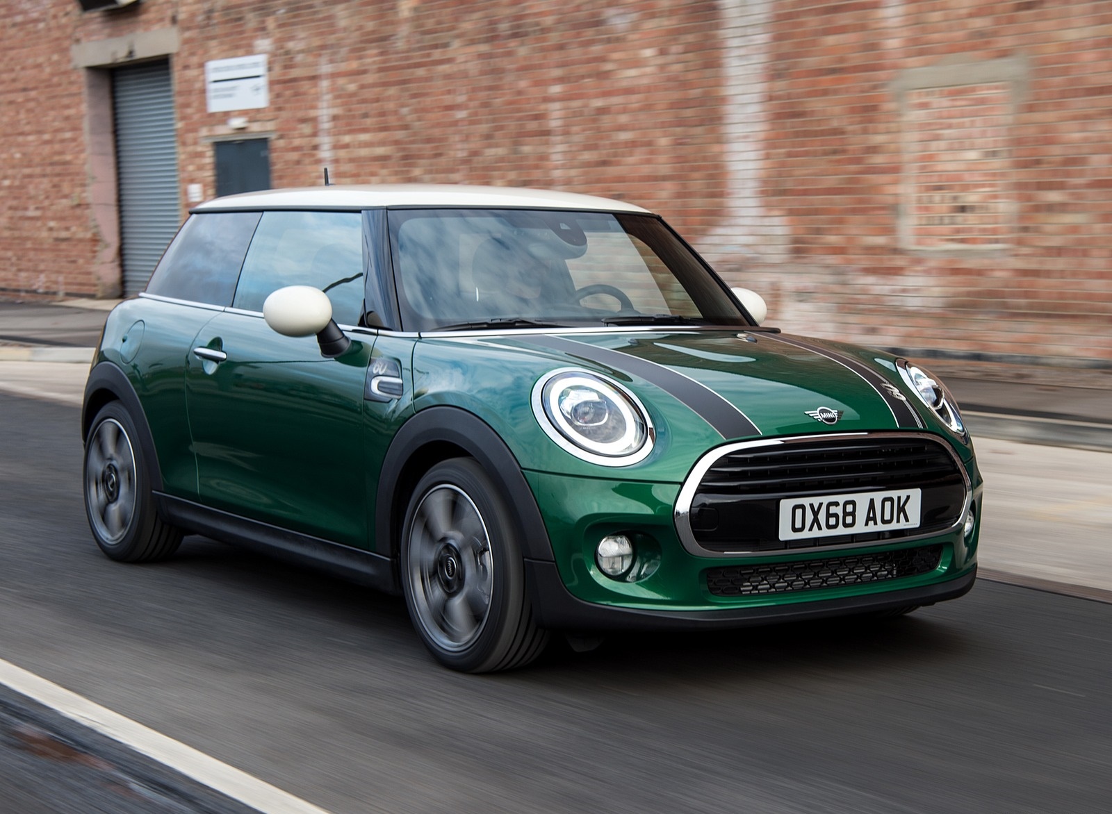 2019 MINI Cooper 3-Door 60 Years Edition Front Three-Quarter Wallpapers (3)