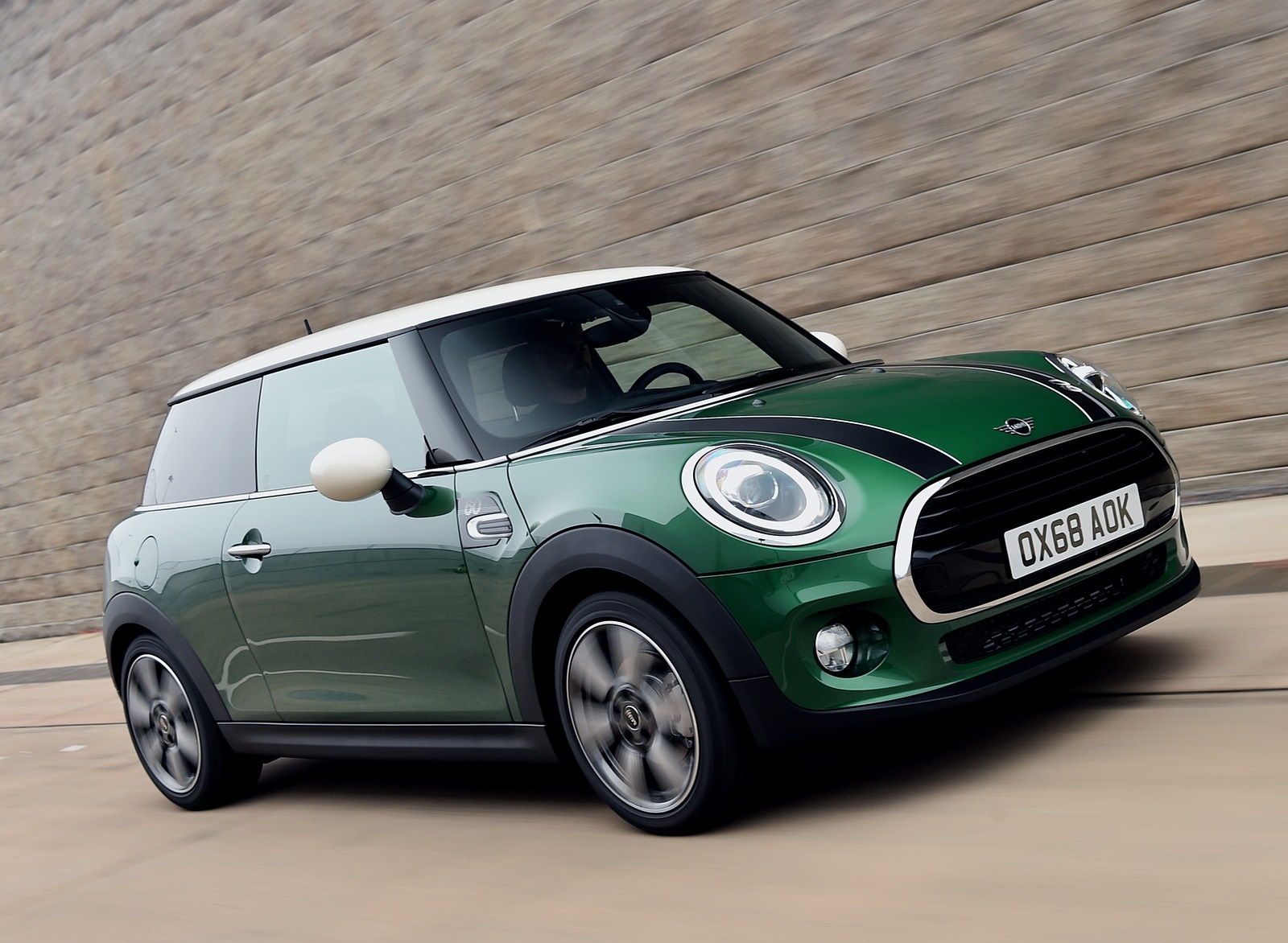 2019 MINI Cooper 3-Door 60 Years Edition Front Three-Quarter Wallpapers (9)