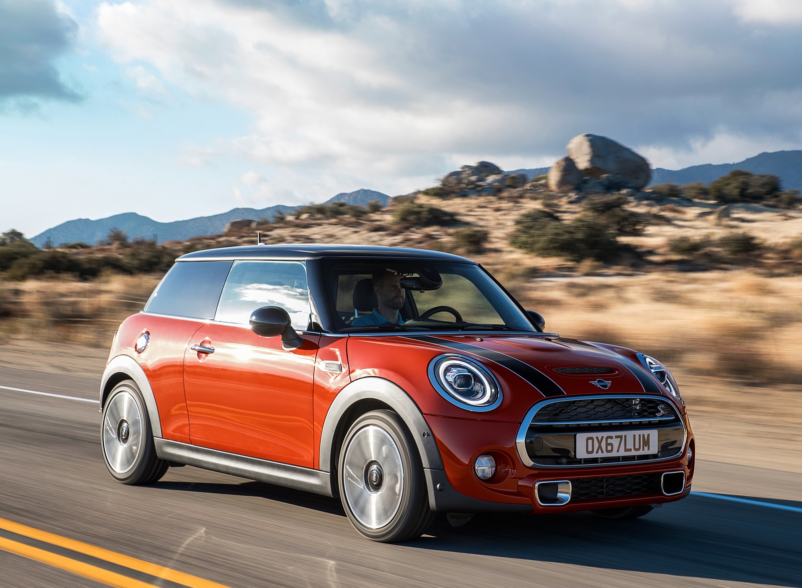 2019 MINI Hardtop 2 Door Front Three-Quarter Wallpapers #23 of 84