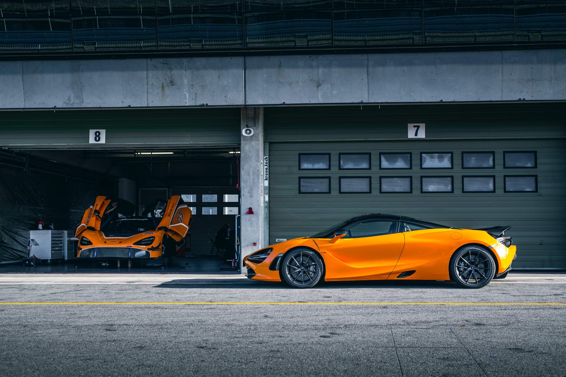 2019 McLaren 720S Track Pack Side Wallpapers (6)