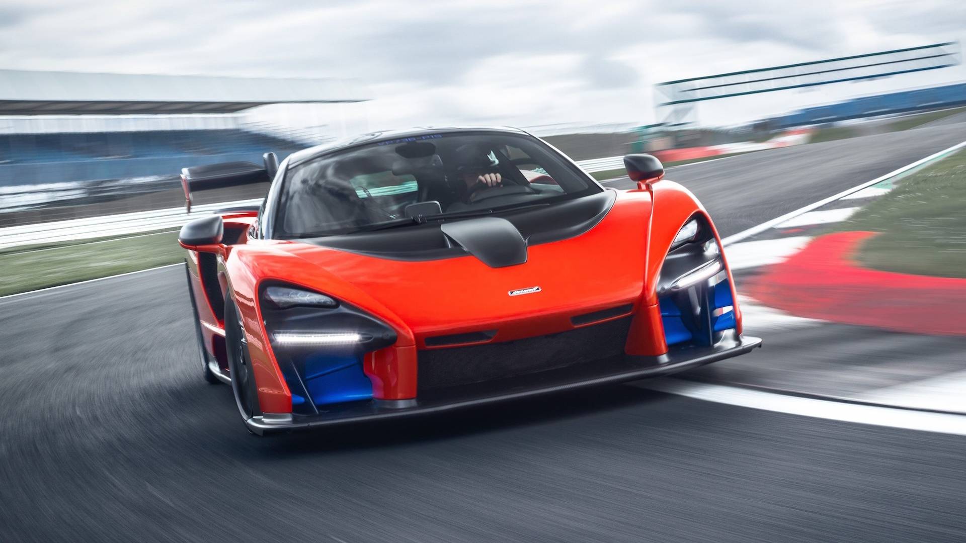 2019 McLaren Senna (Color: Delta Red) Front Wallpapers (3)