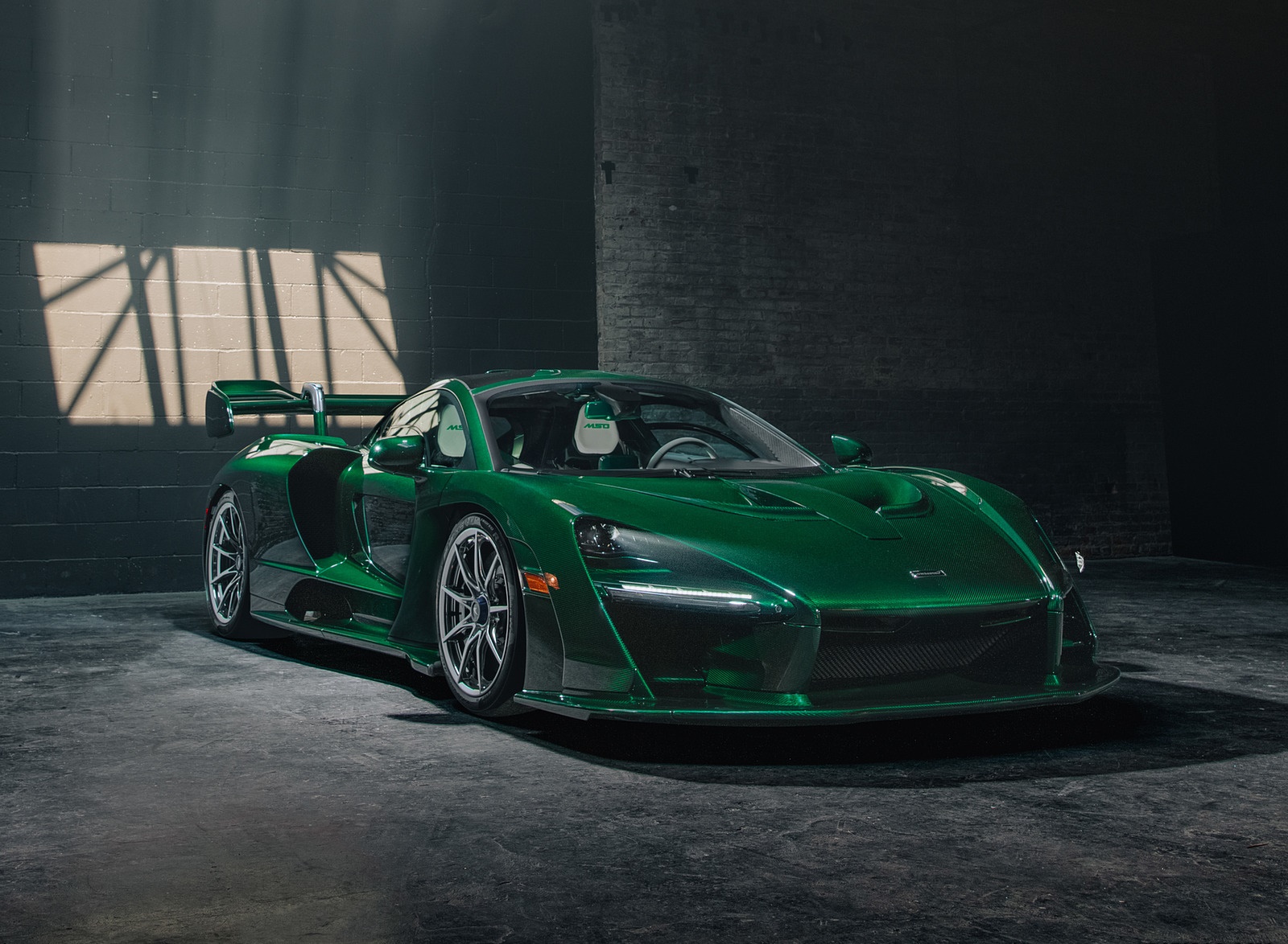 2019 McLaren Senna (Color: Emerald Green) Front Three-Quarter Wallpapers #103 of 130