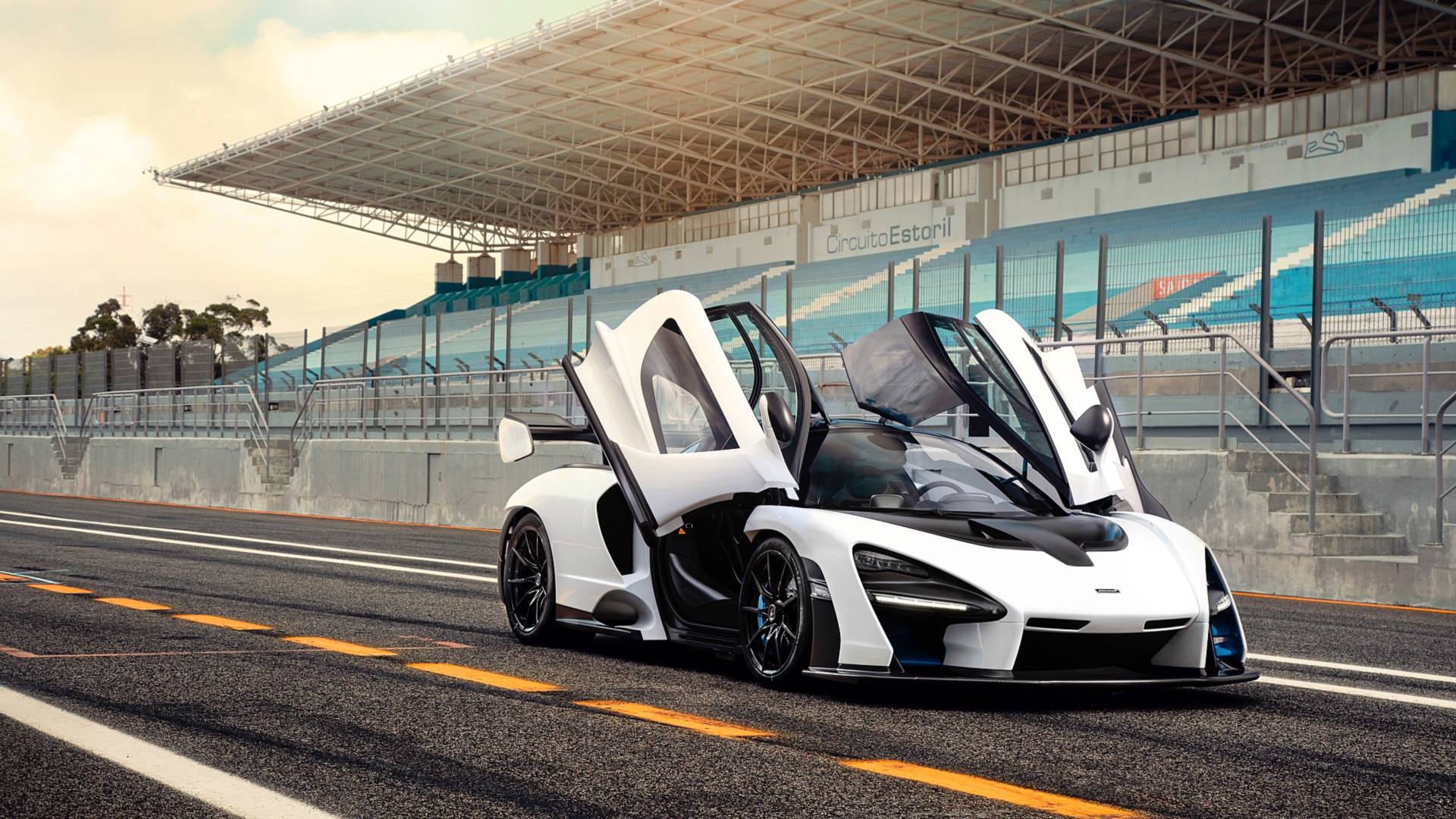 2019 McLaren Senna (Color: Pure White) Front Wallpapers #53 of 130