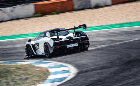 2019 McLaren Senna (Color: Pure White) Rear Three-Quarter Wallpapers 450x275 (51)