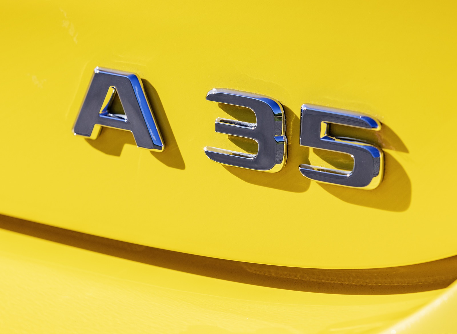2019 Mercedes-AMG A35 4MATIC (Color: Sun Yellow) Badge Wallpapers #28 of 30