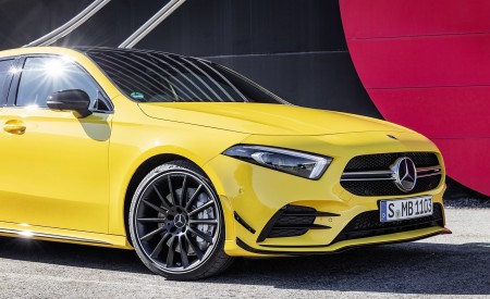 2019 Mercedes-AMG A35 4MATIC (Color: Sun Yellow) Front Bumper Wallpapers 450x275 (26)