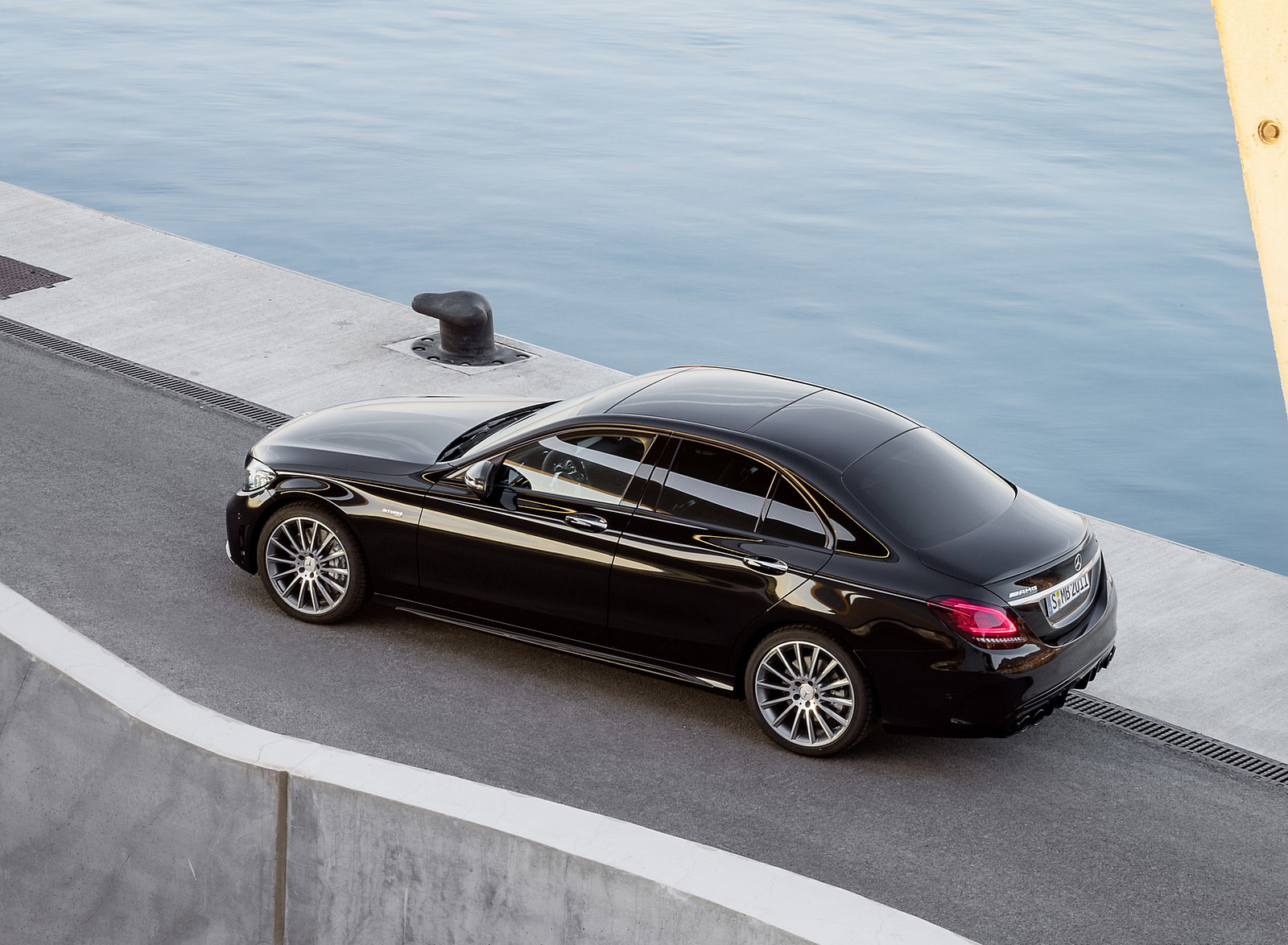 2019 Mercedes-AMG C43 4MATIC (Color: Obsidian Black Metallic) Side Wallpapers #175 of 191
