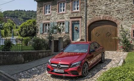 2019 Mercedes-AMG C43 4MATIC Sedan (Color: Hyacinth Red) Front Three-Quarter Wallpapers 450x275 (21)