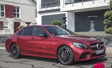 2019 Mercedes-AMG C43 4MATIC Sedan (Color: Hyacinth Red) Front Three-Quarter Wallpapers 450x275 (40)