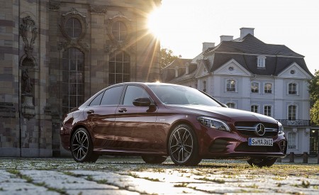 2019 Mercedes-AMG C43 4MATIC Sedan (Color: Hyacinth Red) Front Three-Quarter Wallpapers 450x275 (23)