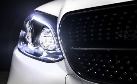 2019 Mercedes-AMG E53 Sedan Headlight Wallpapers 450x275 (26)